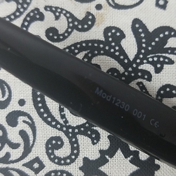 Oscar de la Renta black framed sunglasses - Picture 5 of 5